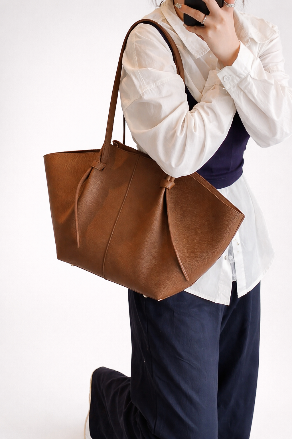 Sarah Everyday Tote product photo 2
